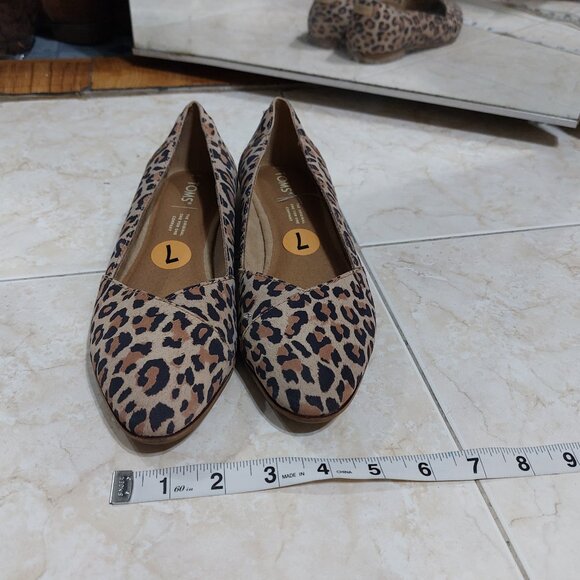 TOMS Julie Desert Tan Leopard Cheetah Animal Print Slip On Comfort Ballet Flats - Picture 4 of 10